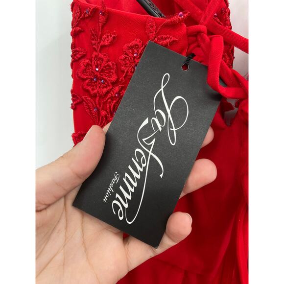 La Femme 28985 Red Tulle Lace Gown Plunge V Neck Lace Up Back Size 00 NEW - Picture 4 of 7